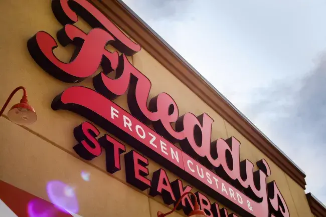 _34A9109.jpg Freddy's exterior sign